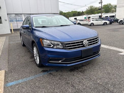 Used 2017 Volkswagen Passat 1.8T SE FWD image 2