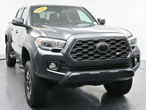 Used 2020 Toyota Tacoma TRD Off-Road w/ Technology Package AWD/4WD image 2