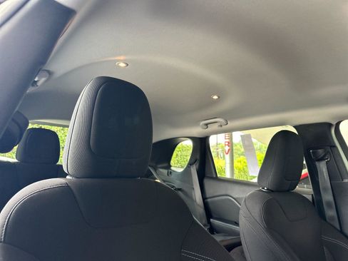 Used 2019 Jeep Cherokee Latitude w/ Popular Appearance Group FWD image 16