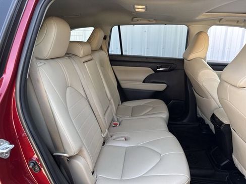 Used 2023 Toyota Highlander XLE AWD/4WD image 67