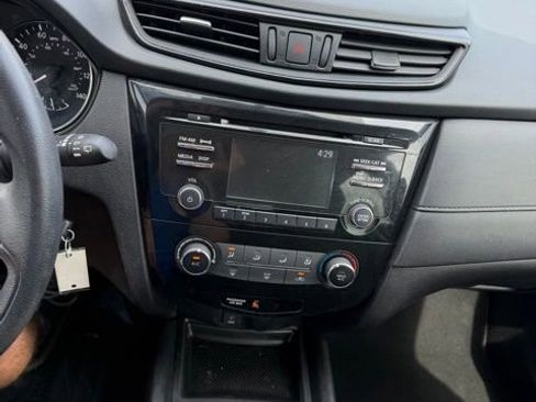 Used 2017 Nissan Rogue S FWD image 26