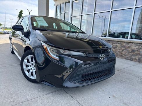 Used 2022 Toyota Corolla LE FWD image 2