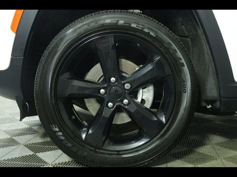 Used 2023 Jeep Grand Cherokee Altitude image 13