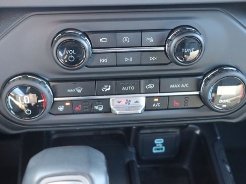 Used 2025 Ford Bronco Outer Banks AWD/4WD image 22