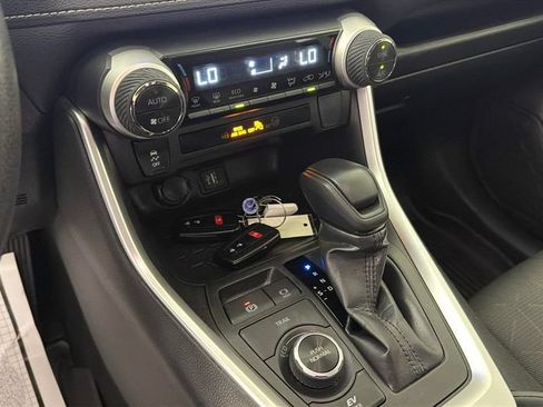 Used 2025 Toyota RAV4 XLE AWD/4WD image 23