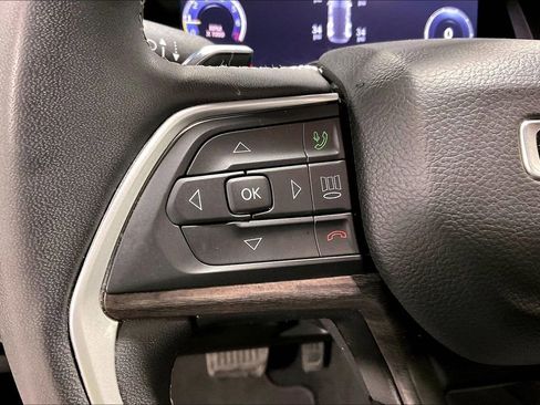 Used 2023 Jeep Grand Cherokee Limited image 23