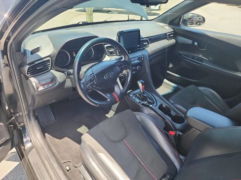 Used 2019 Hyundai Veloster 2.0 Premium image 18