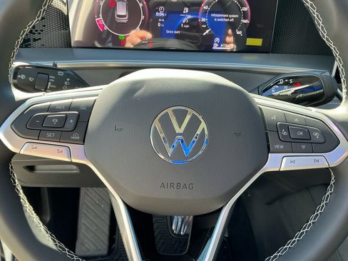 New 2026 Volkswagen Tiguan SE image 18