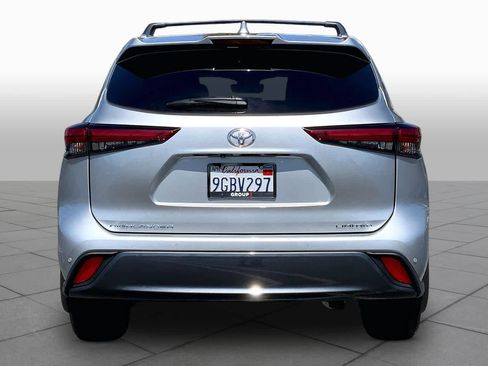Used 2023 Toyota Highlander Limited FWD image 4