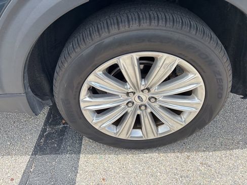 Used 2023 Ford Explorer Limited w/ Equipment Group 301A RWD image 14