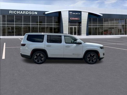 Used 2022 Jeep Wagoneer Series III w/ Premium Group I AWD/4WD image 7