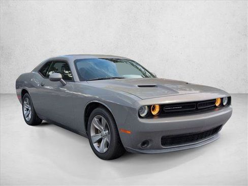 Used 2019 Dodge Challenger SXT RWD image 4