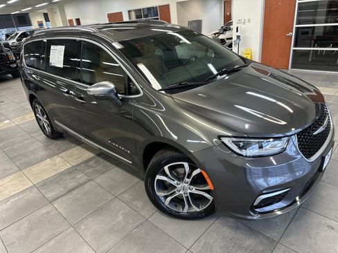 Used 2022 Chrysler Pacifica Pinnacle image 14