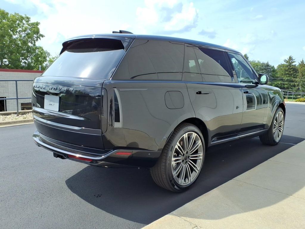 New 2026 Land Rover Range Rover Long Wheelbase SE AWD/4WD image 5