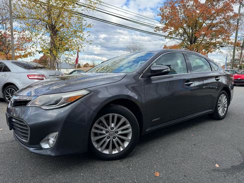Used 2013 Toyota Avalon XLE Touring FWD image 2