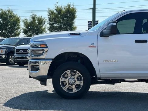 Used 2025 RAM 2500 Big Horn AWD/4WD image 4