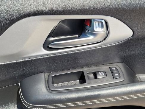 Used 2025 Chrysler Pacifica Limited FWD image 26