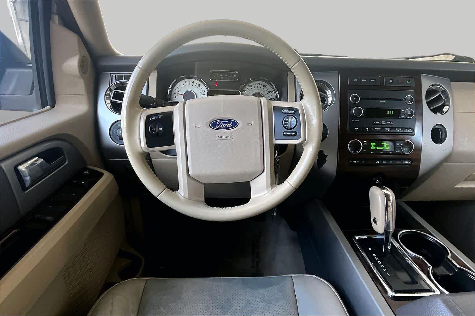 Used 2014 Ford Expedition XLT w/ Equipment Group 202A RWD image 6
