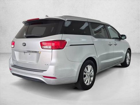 Used 2017 Kia Sedona LX w/ LX Essentials Premium Package FWD image 5