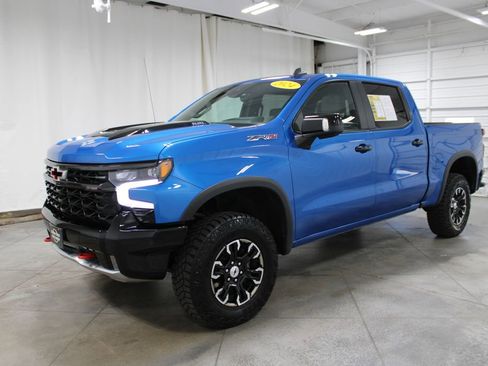 Used 2024 Chevrolet Silverado 1500 ZR2 w/ Technology Package image 4