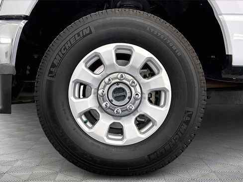 Used 2024 Ford F250 XLT w/ FX4 Off-Road Package image 9