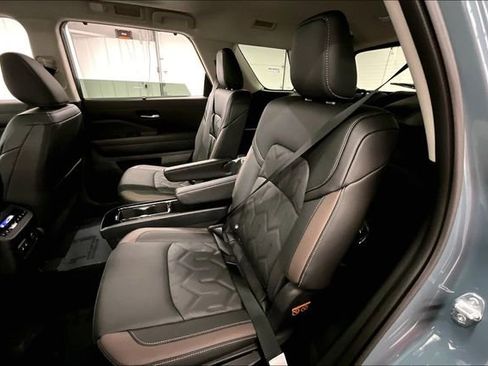 New 2026 Nissan Pathfinder Platinum image 11