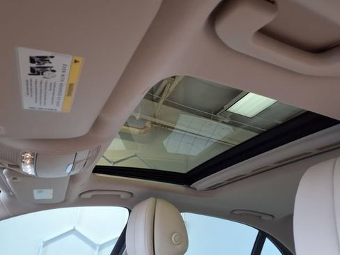 Used 2017 Mercedes-Benz E 300 4MATIC image 6
