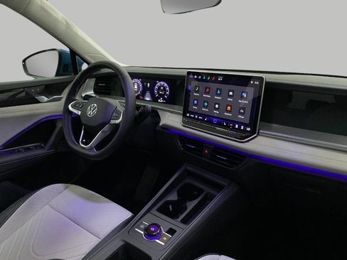 New 2025 Volkswagen Tiguan SE image 19