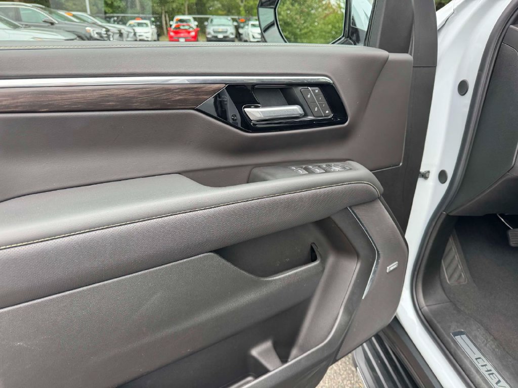 Used 2026 Chevrolet Tahoe Premier AWD/4WD image 17