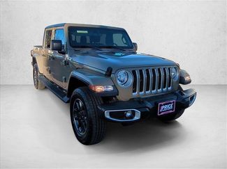Used 2020 Jeep Gladiator Overland video 3