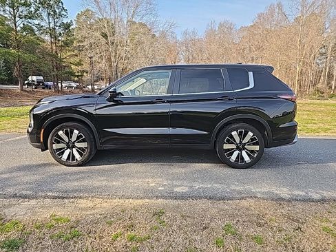 Used 2025 Mitsubishi Outlander SE image 8