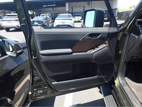Used 2024 Lexus GX 550 w/ Accessory Package (Z1) AWD/4WD image 14