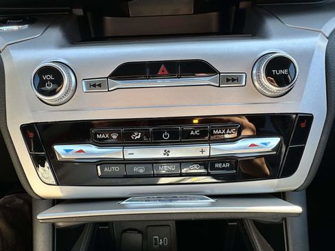 Used 2022 Ford Explorer XLT w/ Equipment Group 202A image 24