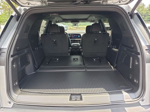 New 2026 Chevrolet Traverse LT w/ Sun and Wheel Package FWD image 12