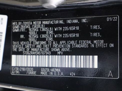 Used 2022 Toyota Highlander XLE FWD image 25