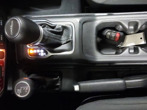 Used 2024 Jeep Gladiator Willys image 21