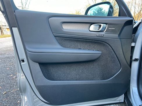 New 2026 Volvo XC40 B5 Ultra w/ Climate Package image 9