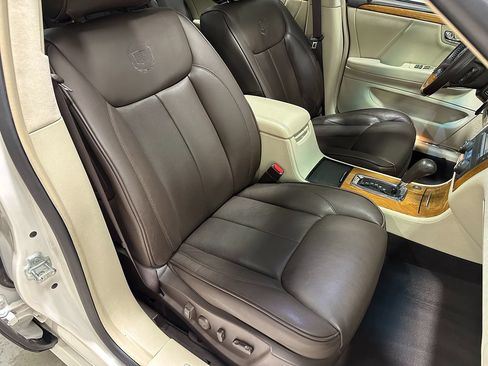 Used 2011 Cadillac DTS Platinum FWD image 12