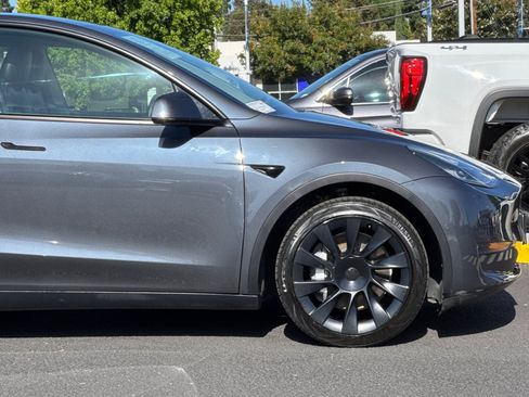 Used 2020 Tesla Model Y Long Range AWD/4WD image 35