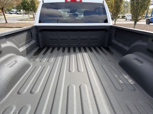 Used 2025 RAM 2500 Big Horn AWD/4WD image 32