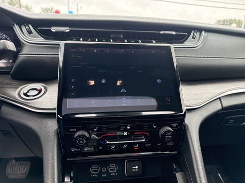 Certified 2024 Jeep Grand Cherokee Limited image 13