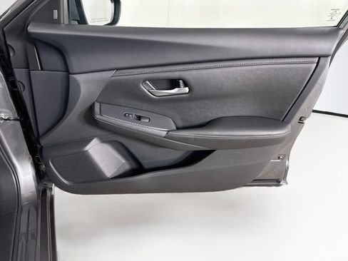 Used 2025 Nissan Sentra SV FWD image 30