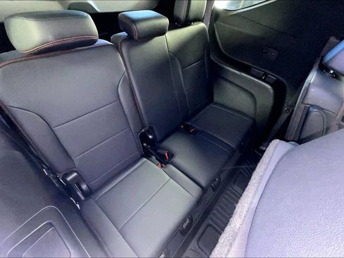 Used 2024 Chevrolet Traverse RS FWD image 36