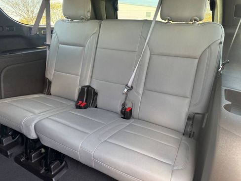 Used 2025 Chevrolet Suburban LT AWD/4WD image 14