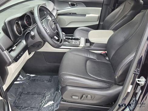 Used 2022 Kia Carnival LX FWD image 10