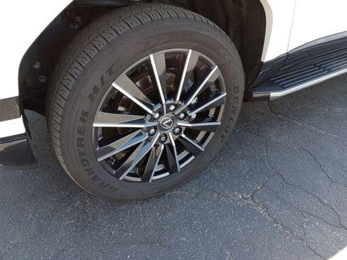 Used 2025 Lexus GX 550 w/ Accessory Package (2T) AWD/4WD image 6