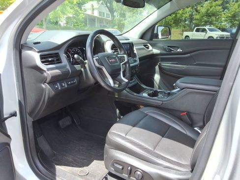 Used 2020 GMC Acadia SLT w/ Driver Alert Package II FWD image 11