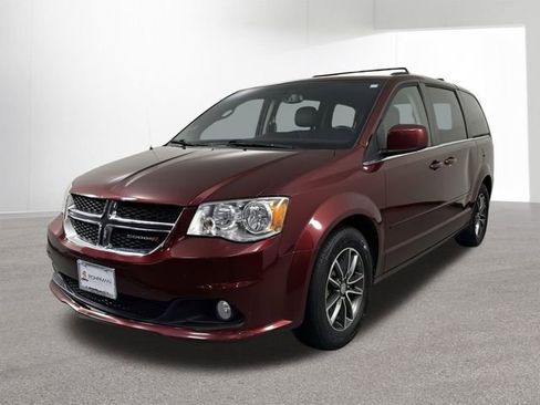 Used 2017 Dodge Grand Caravan SXT FWD image 1
