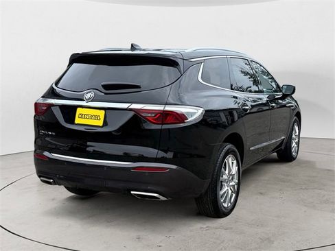 Used 2023 Buick Enclave Premium image 5