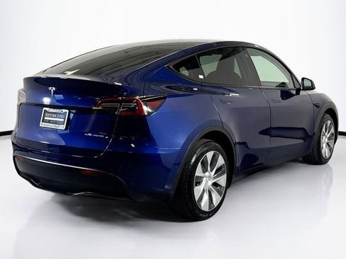 Used 2022 Tesla Model Y Long Range image 5